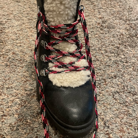 Size 8.5 - Picture 2 of 3